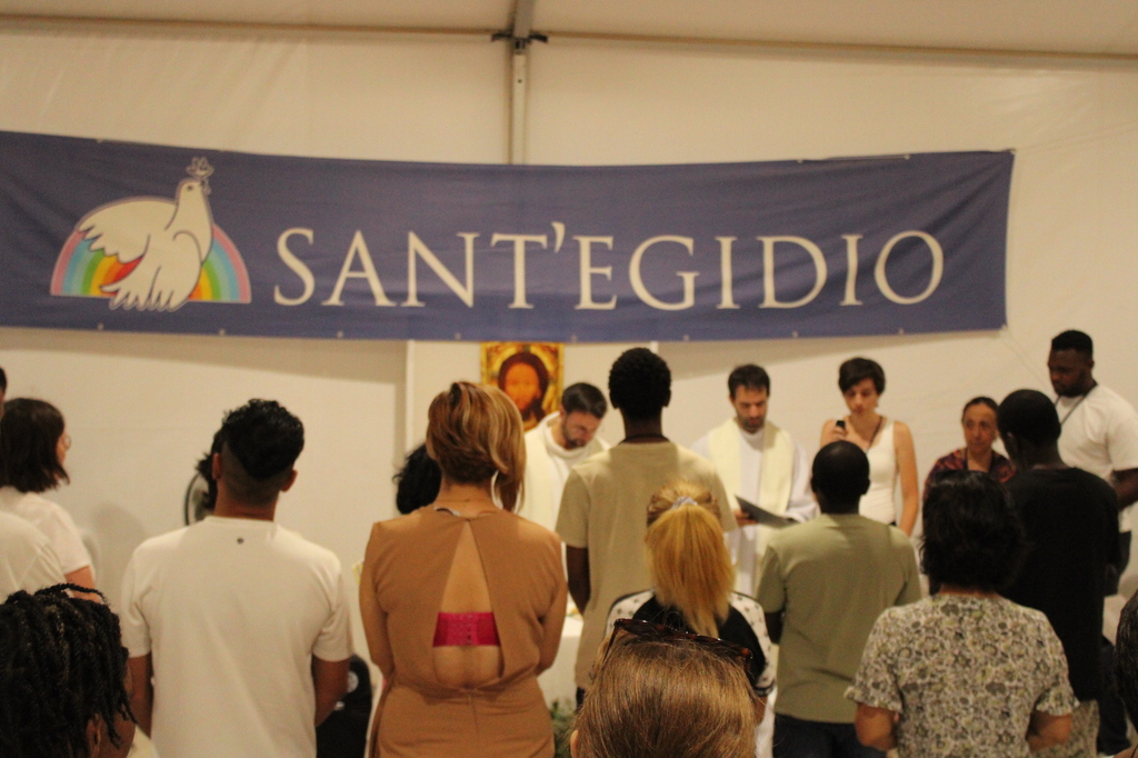 La Tenda dell'Amicizia, nel campo profughi di Pournara a Cipro, un luogo che mette tutti i popoli alla stessa tavola