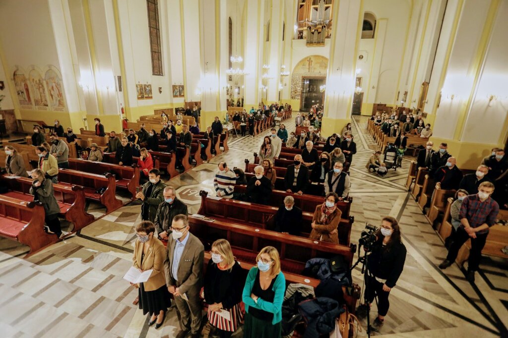 Kard. Nycz: Między obroną granic a pomocą humanitarną nie musi być sprzeczności