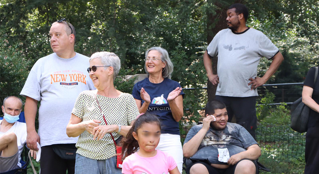 Sommer in New York mit dem traditionellen Picknick von Sant'Egidio mit den Kindern der Schule des Friedens und den Armen von der Straße