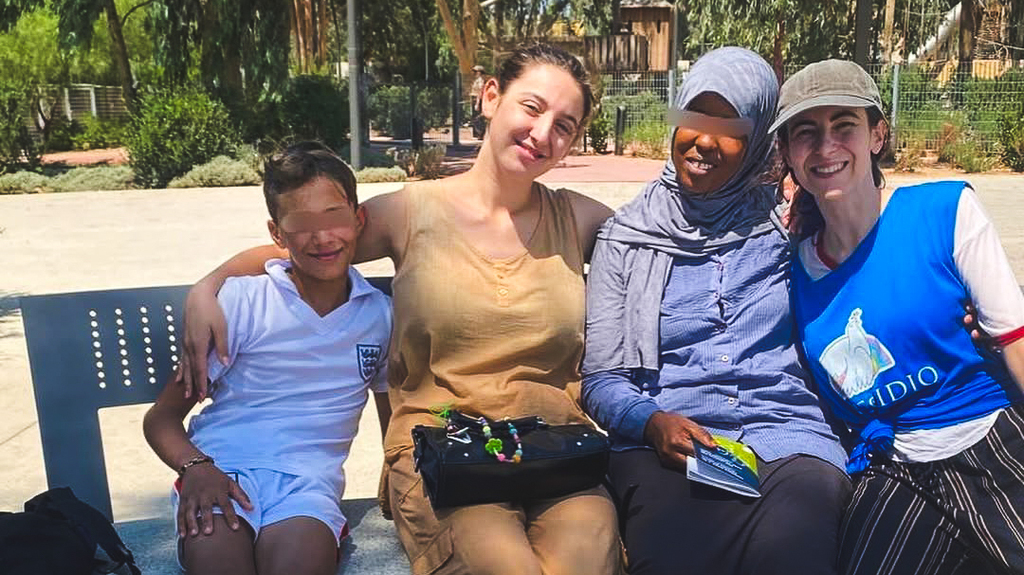 The Youth for Peace of Rome, in the aftermath of the Jubilee, set off to share their holidays with refugee children in Greece and realise the Pope's invitation to be 'witnesses of hope'