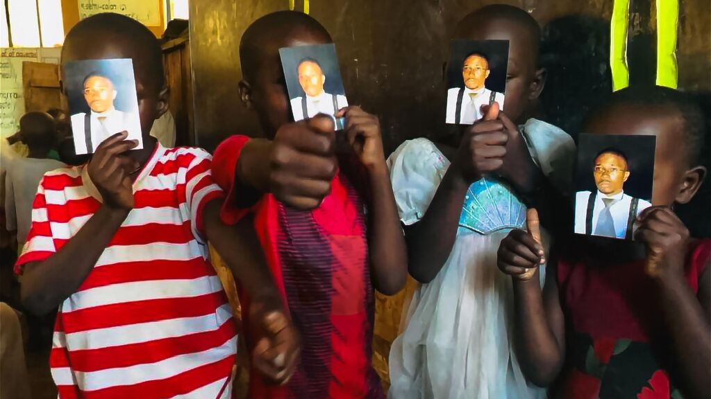 In der Schule des Friedens aufwachsen und wie Floribert werden. Für die Kinder in den afrikanischen Schulen des Friedens ist der junge Märtyrer, der am 15. Juni seliggesprochen wird, ein Vorbild