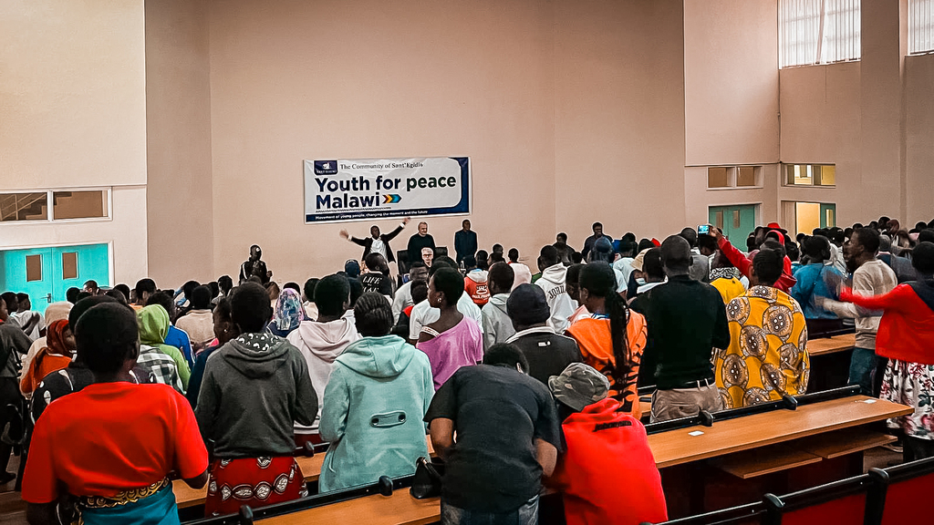 Sant'Egidio in Malawi, a path of peace in a changing country. Meeting of Communities and Youth for Peace on Marco Impagliazzo's visit