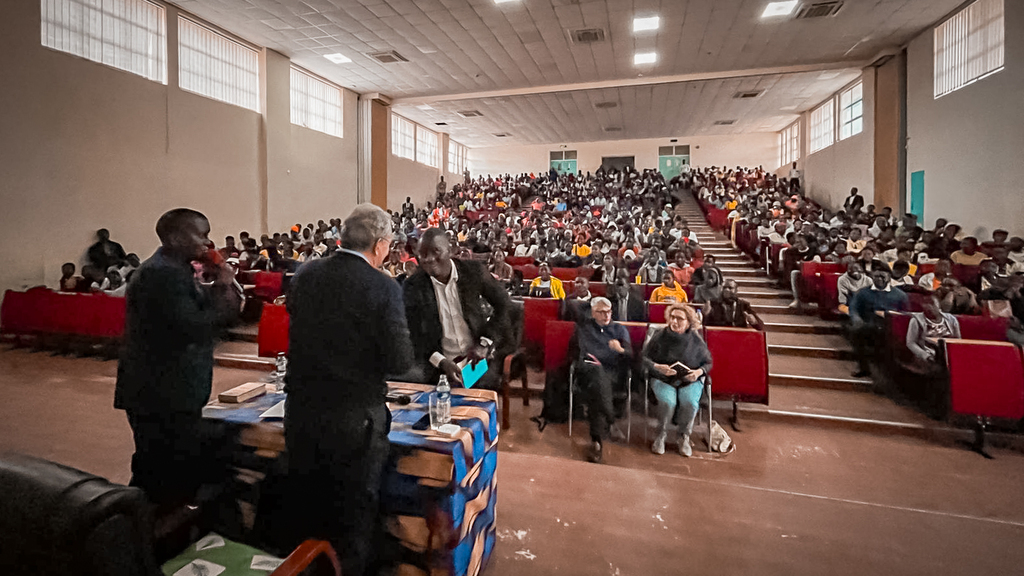 Sant'Egidio in Malawi, a path of peace in a changing country. Meeting of Communities and Youth for Peace on Marco Impagliazzo's visit