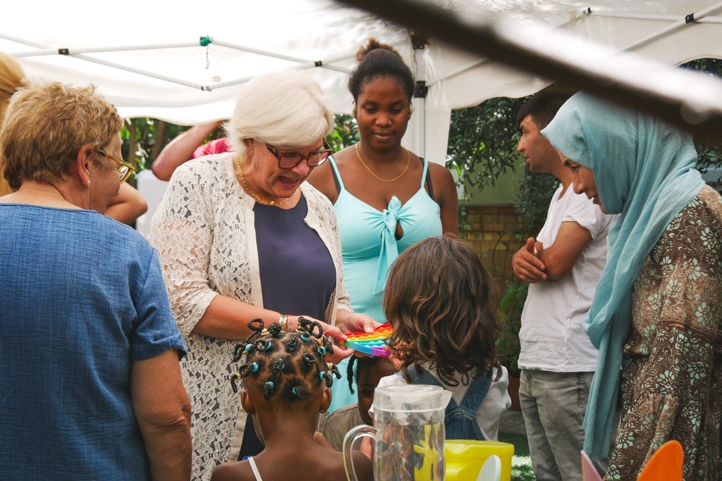 La ministra francese Catherine Vautrin in visita a Sant’Egidio: apprezzamento per i programmi a sostegno dell’infanzia e della famiglia