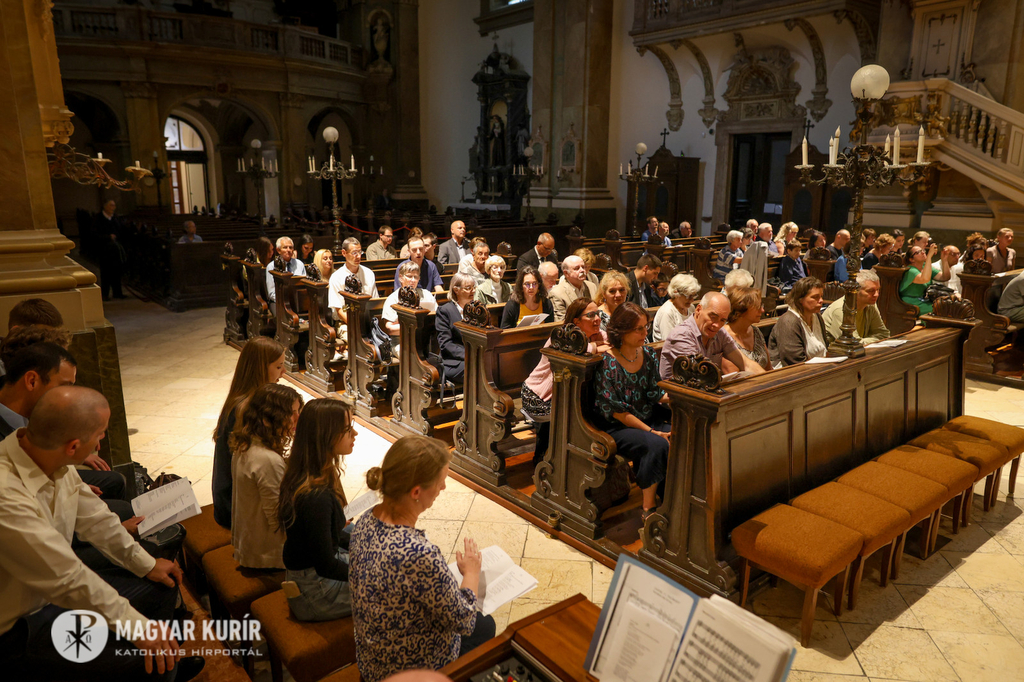 À Budapest, une prière en mémoire du Porrajimos, l'holocauste des Roms, et de l'attentat de Kisléta
