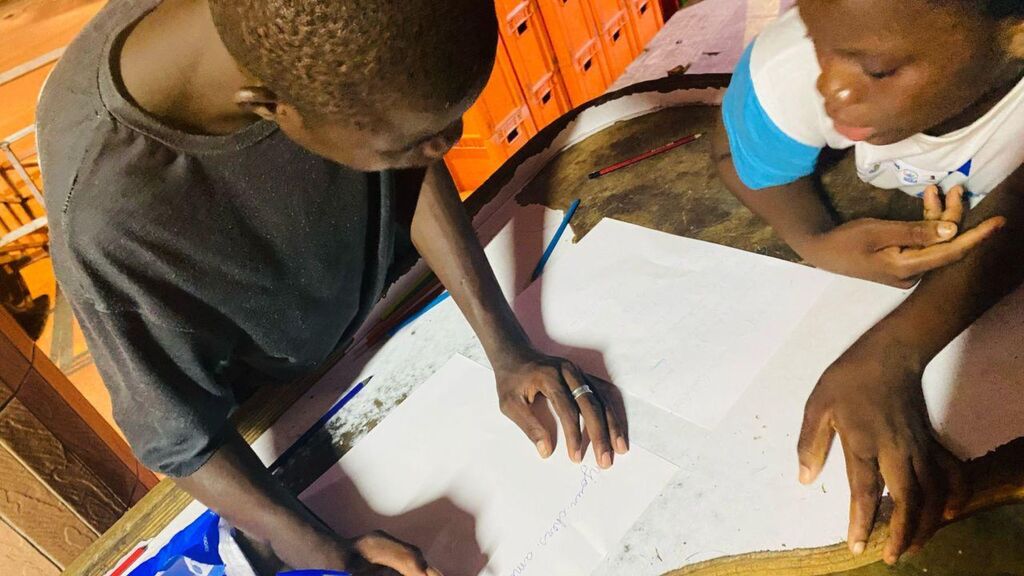 Dall'Uganda alla Costa d’Avorio, le Scuole della Pace in Africa costruiscono una rete dove i bambini imparano che 