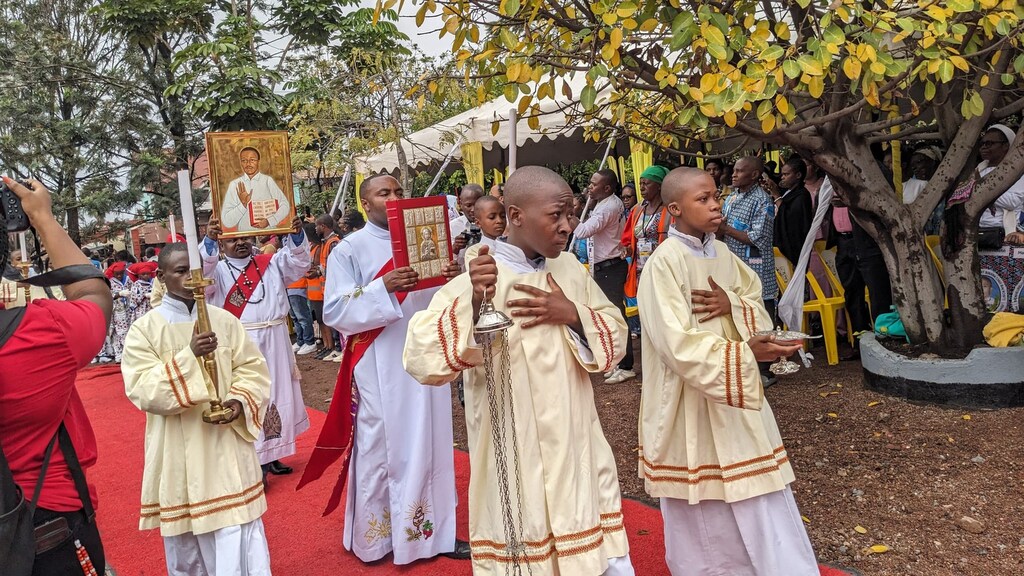 En Goma miles de personas participaron en la liturgia en recuerdo del beato Floribert, que ahora reposa en una pequeña capilla dedicada a él en el santuario del Santísimo Sacramento