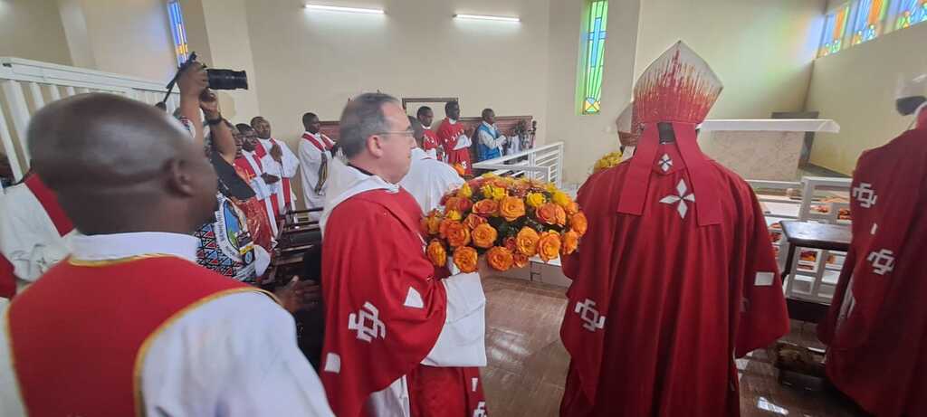 En Goma miles de personas participaron en la liturgia en recuerdo del beato Floribert, que ahora reposa en una pequeña capilla dedicada a él en el santuario del Santísimo Sacramento