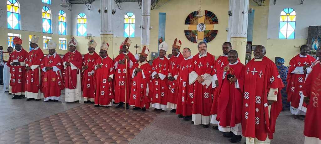 En Goma miles de personas participaron en la liturgia en recuerdo del beato Floribert, que ahora reposa en una pequeña capilla dedicada a él en el santuario del Santísimo Sacramento